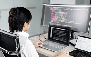 兰考 api php源码,下载的php源码怎么运行呢？